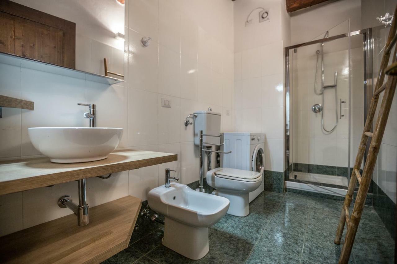 بولونيا Palazzo Bocchi - The Place Apartments المظهر الخارجي الصورة