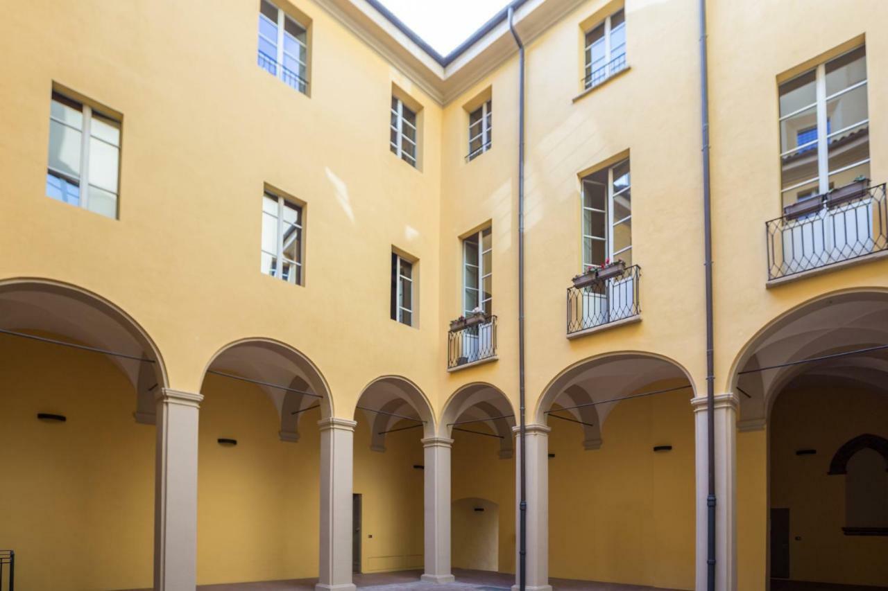 بولونيا Palazzo Bocchi - The Place Apartments المظهر الخارجي الصورة